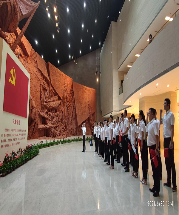 徽盐地产集团开展“追忆历史，，，，，，，重温入党志愿书”主题活动